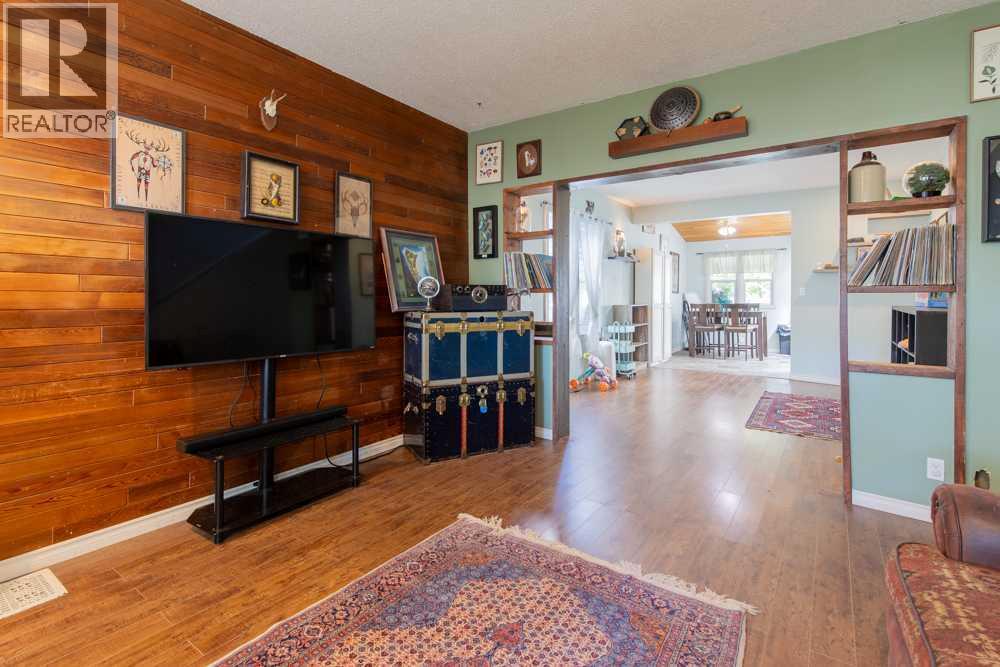 725 6 Street S, Lethbridge — photo 8