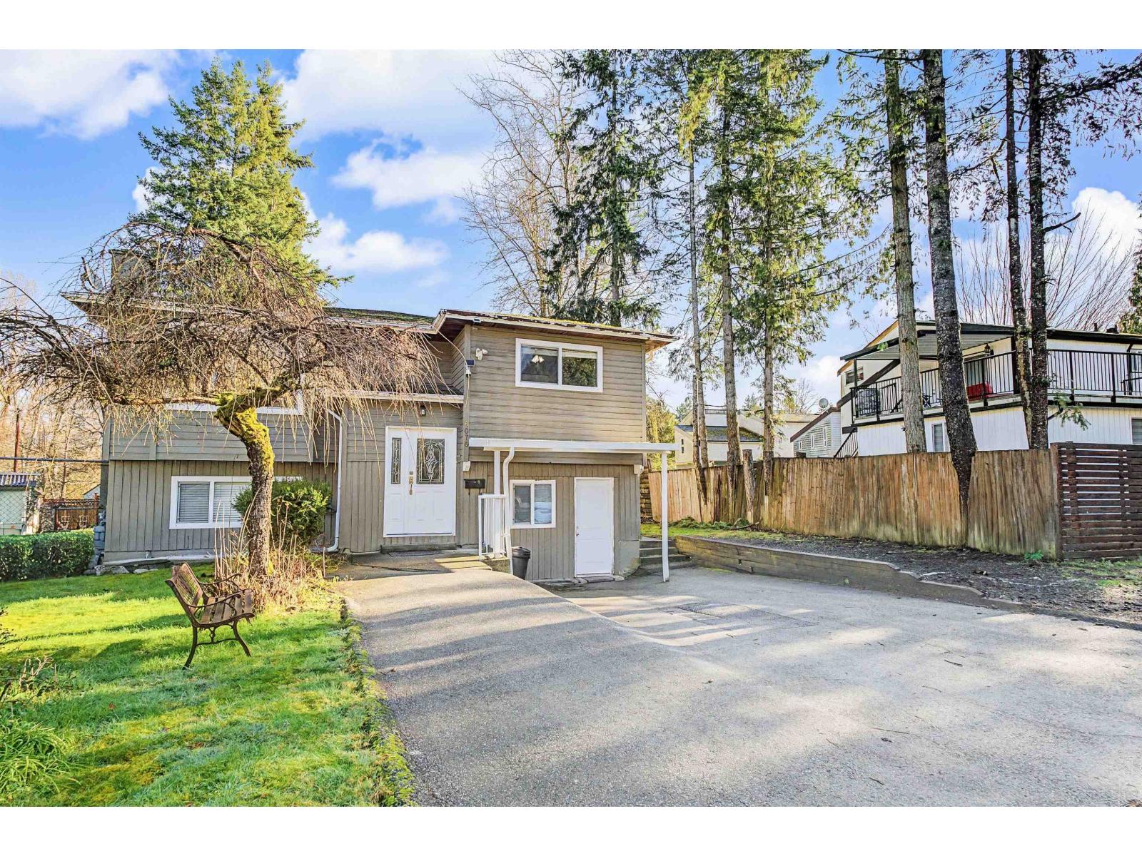 8076 139A STREET, Surrey — photo 1