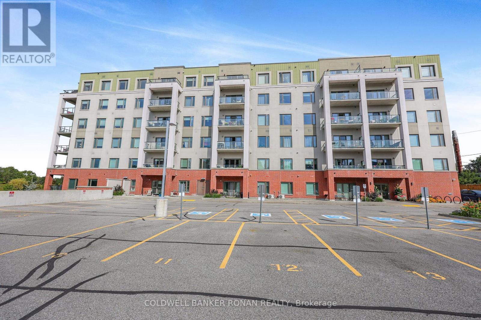 #502 64 QUEEN STREET S - 26