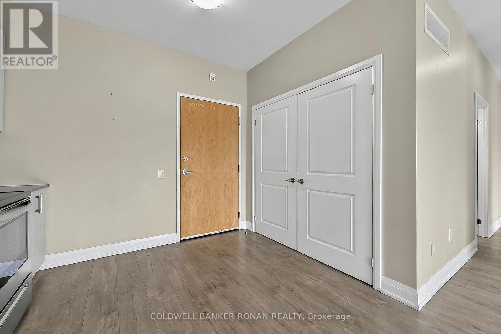 #502 64 QUEEN STREET S - Image 4