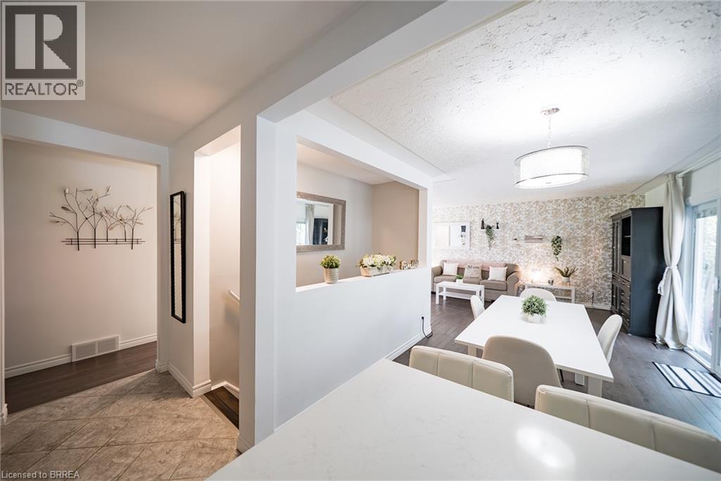 70 BERKLEY Crescent, Simcoe — photo 8