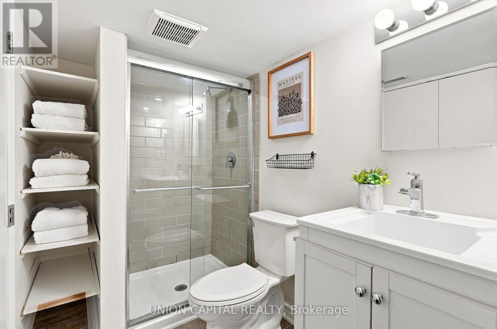 72 ROBBINS AVENUE - 22