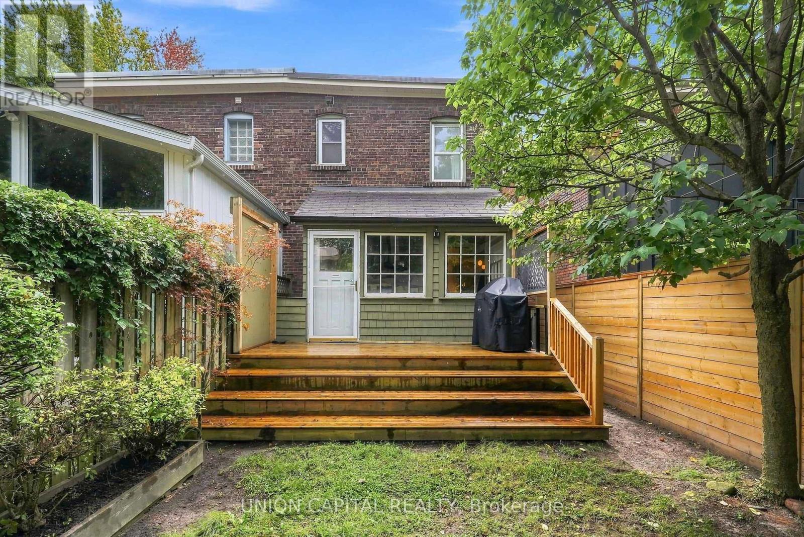 72 ROBBINS AVENUE - 24