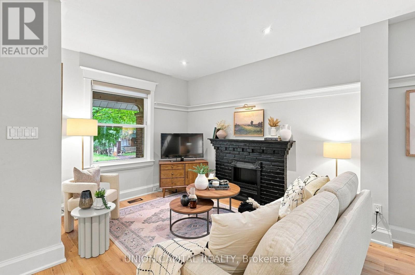 72 ROBBINS AVENUE - 5
