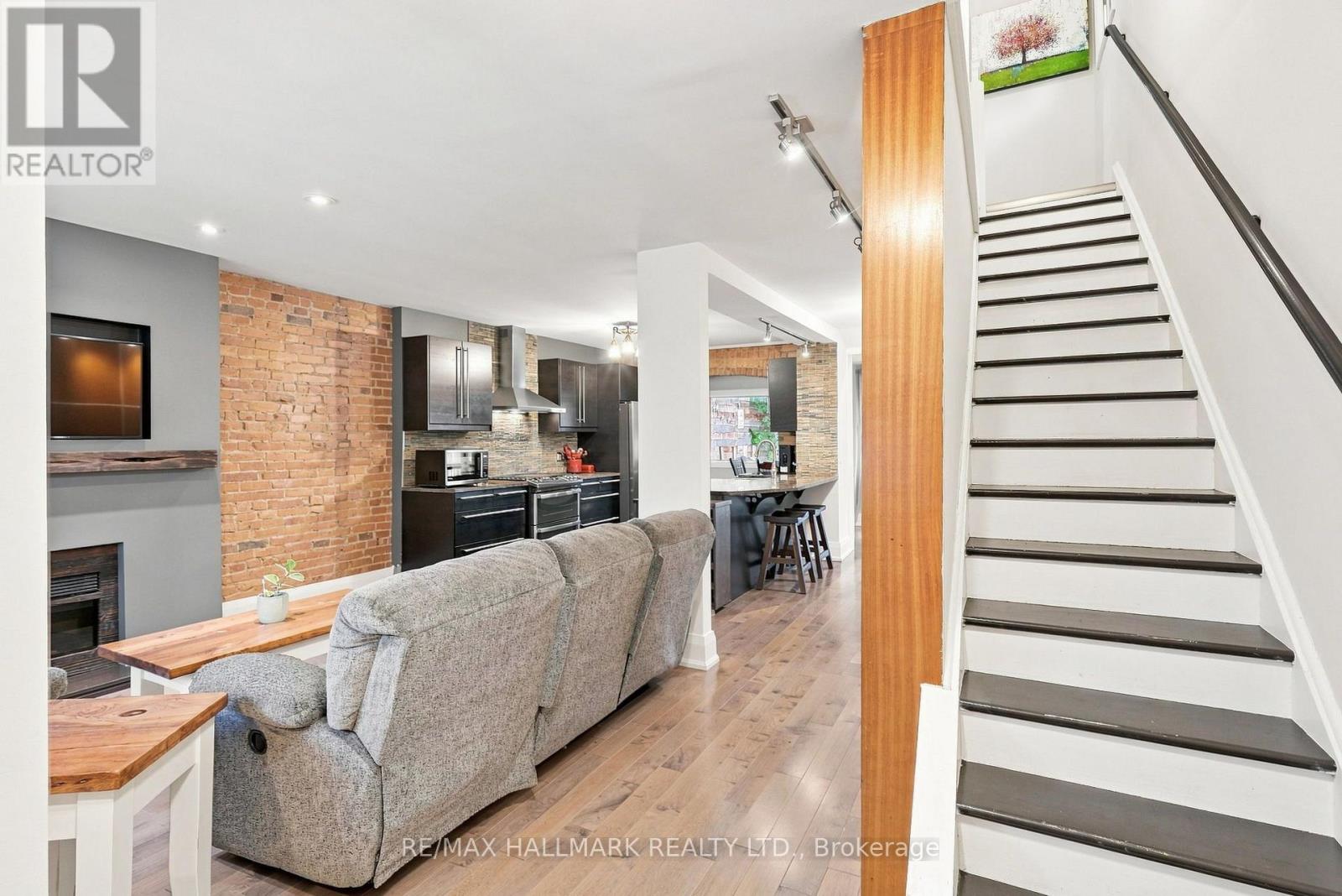 1 GLENMOUNT PARK ROAD - 18