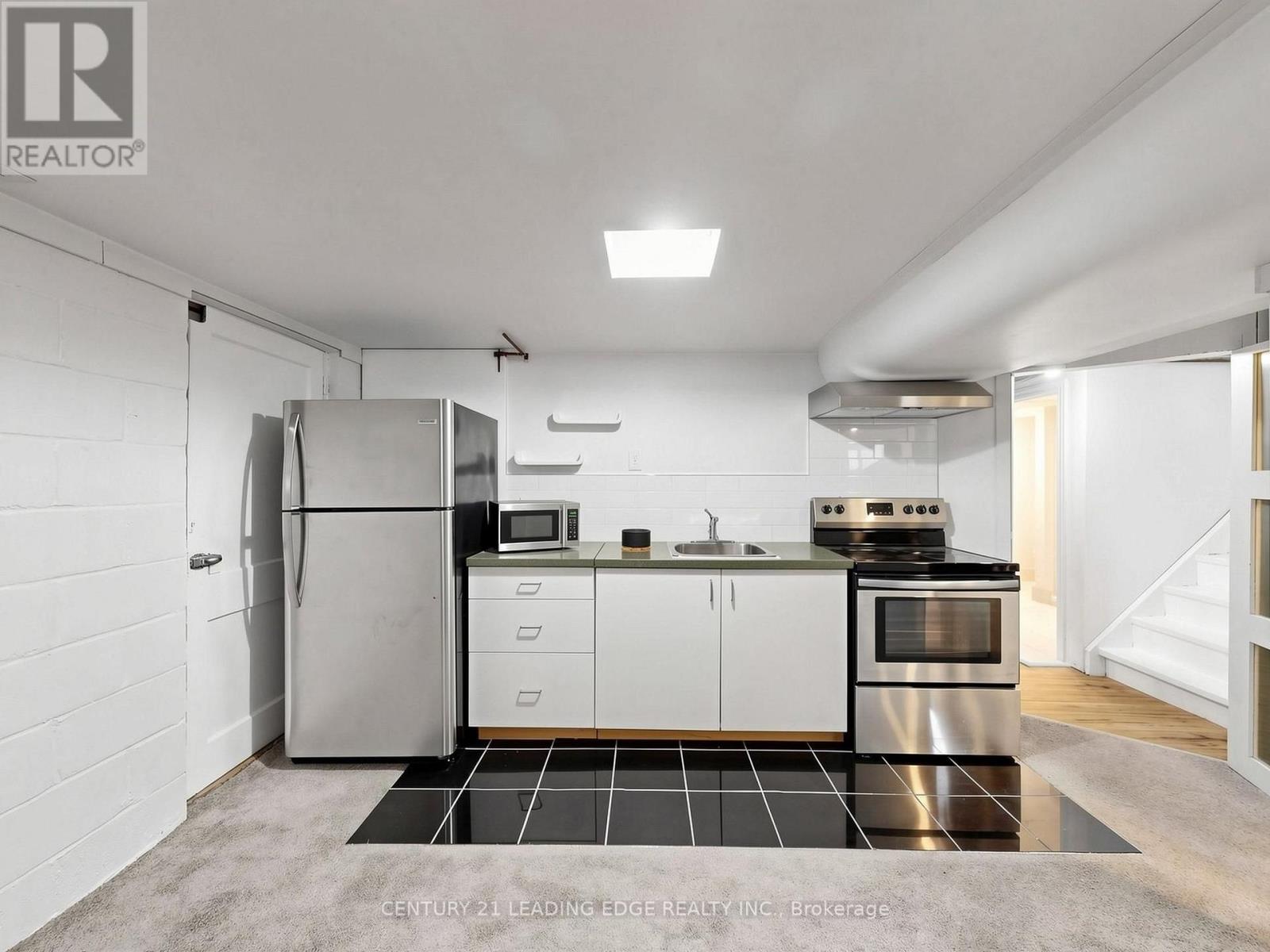 177 PARK ROAD N - Image 30