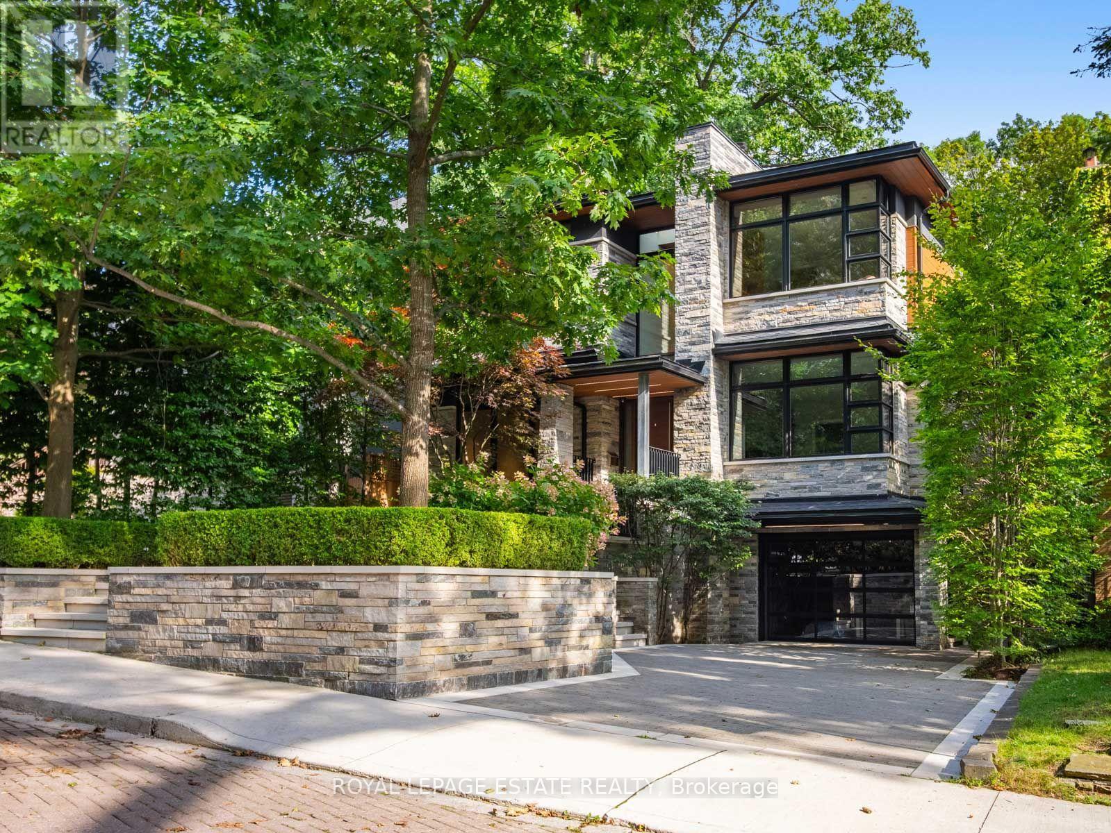 Listing photo of 11 PINE CRESCENT