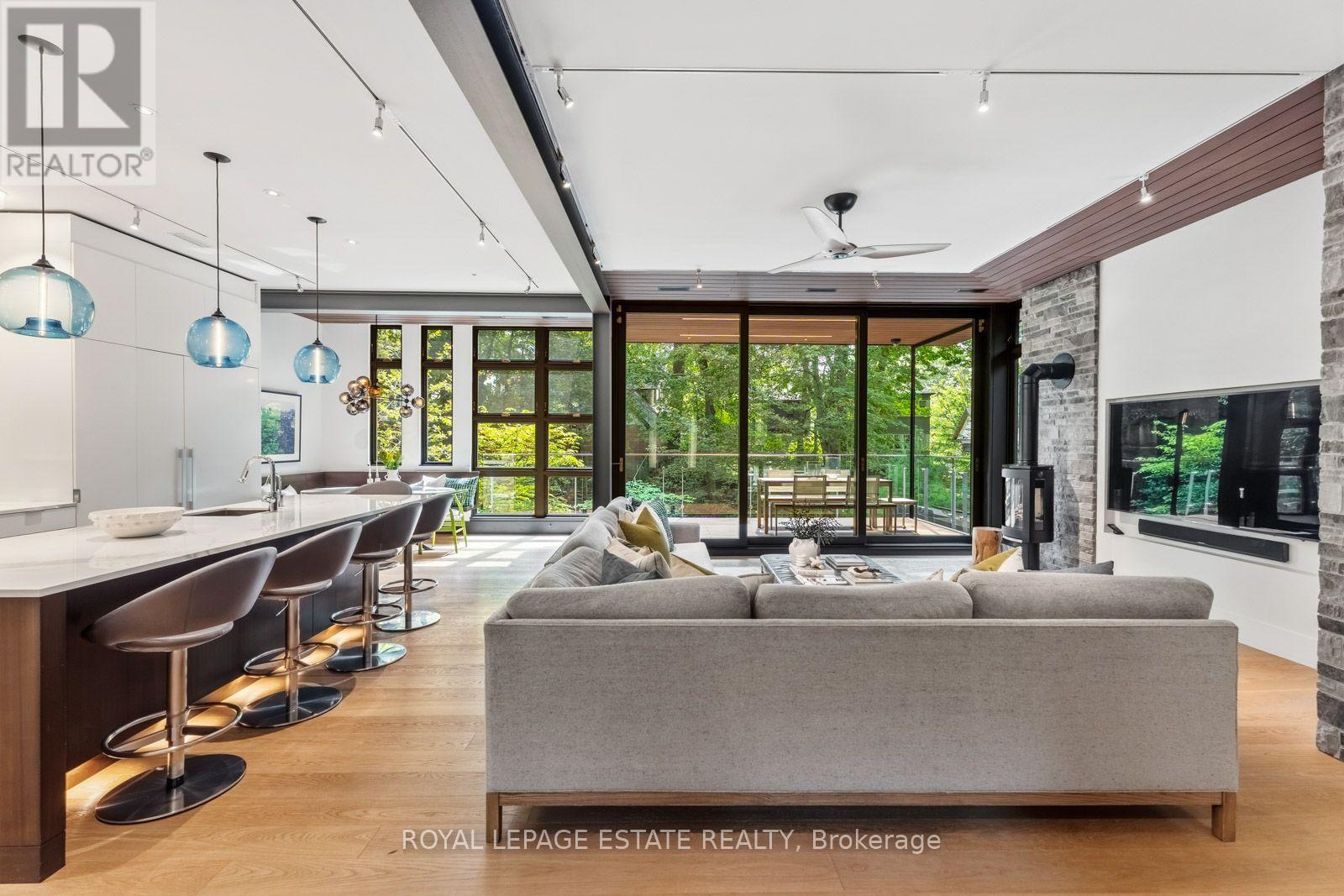 11 PINE CRESCENT - 14