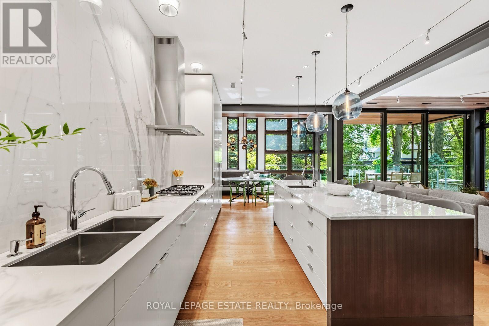 11 PINE CRESCENT - 16