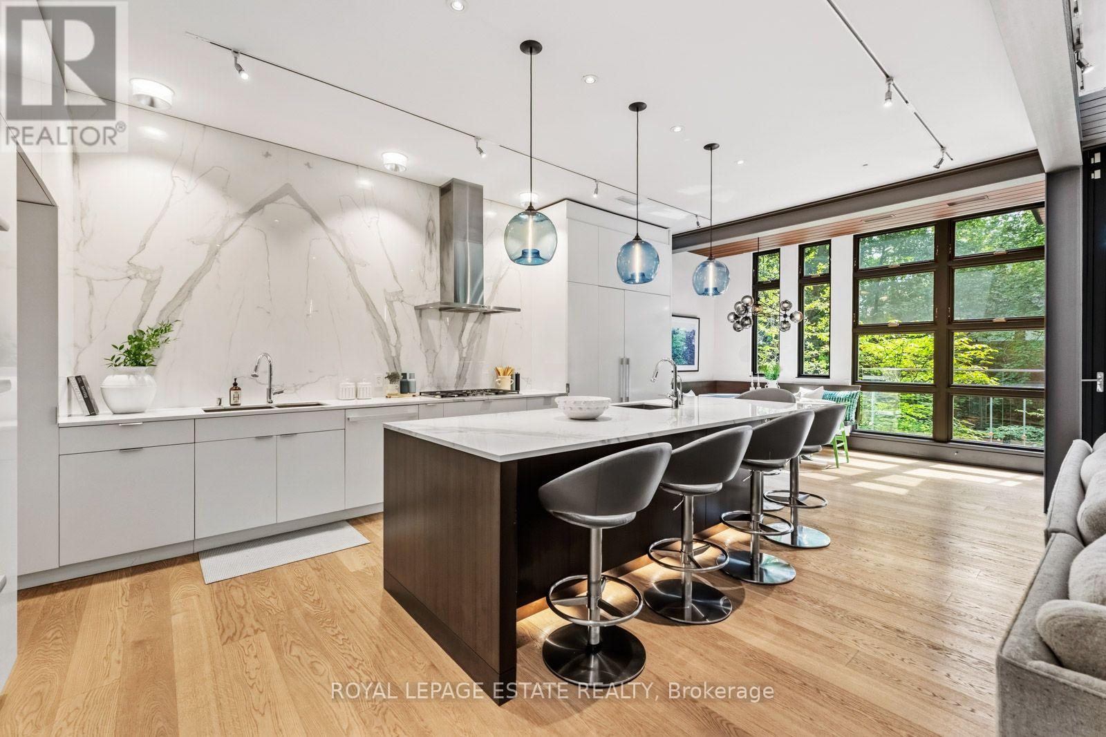 11 PINE CRESCENT - 17