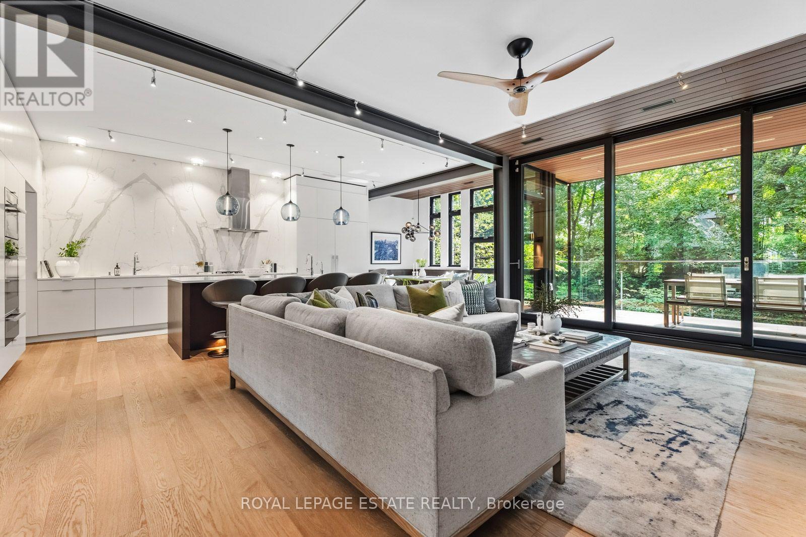 11 PINE CRESCENT - 18