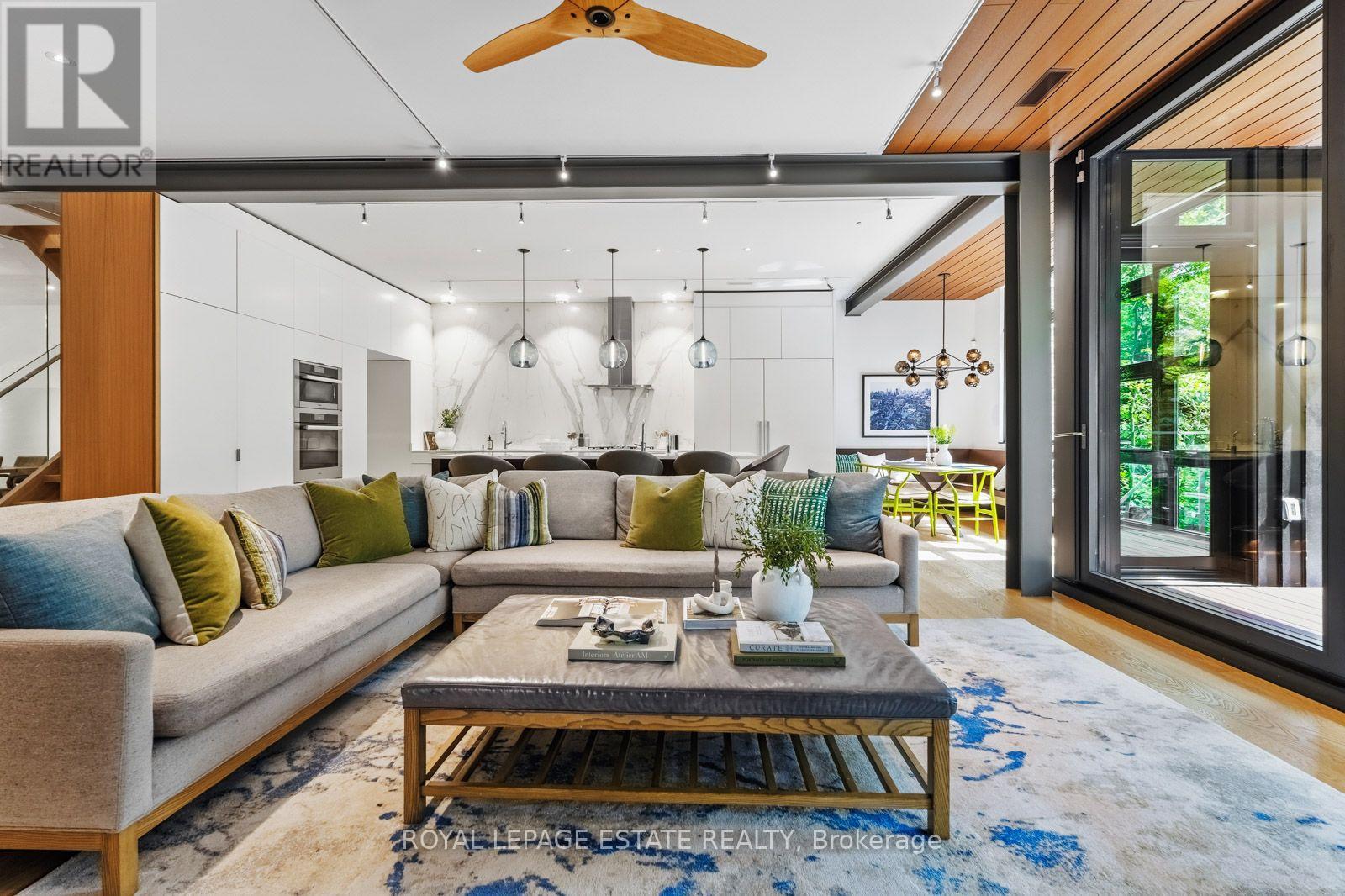 11 PINE CRESCENT - 19