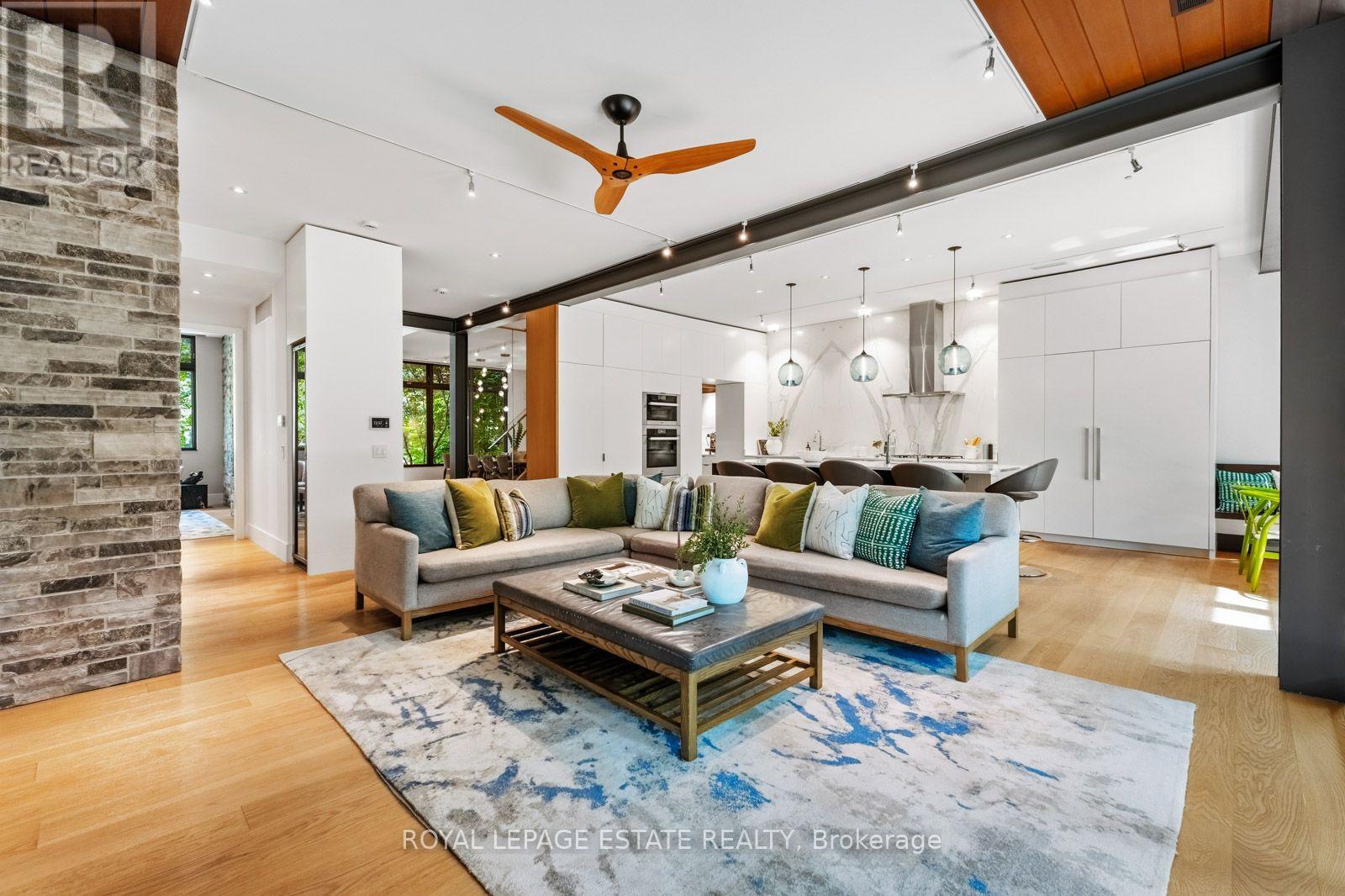 11 PINE CRESCENT - 20