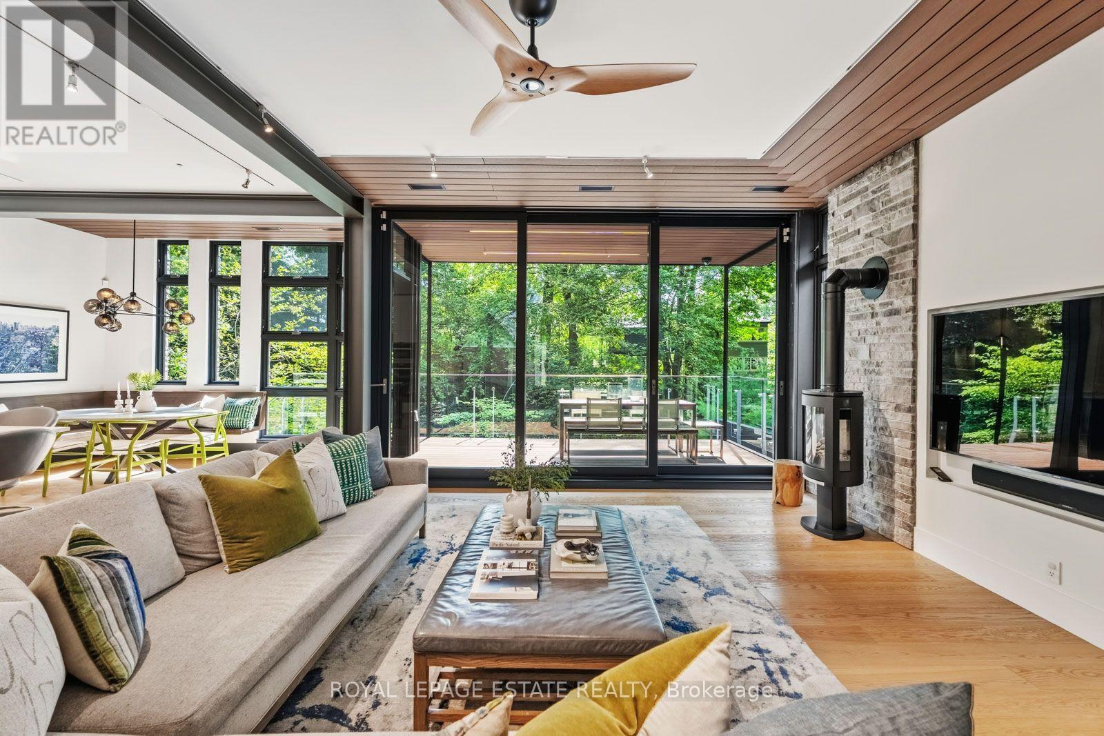 11 PINE CRESCENT - 21