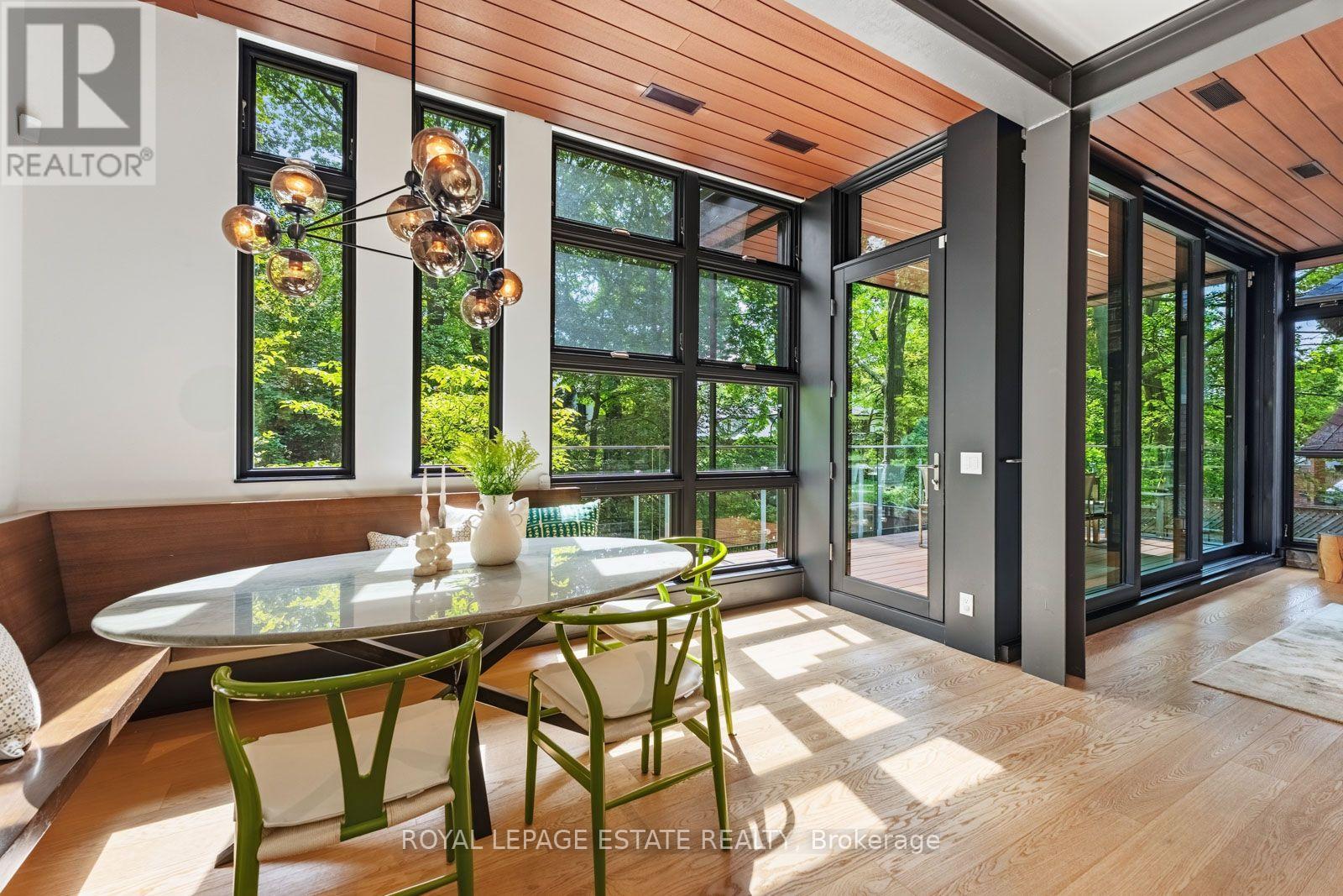 11 PINE CRESCENT - 23