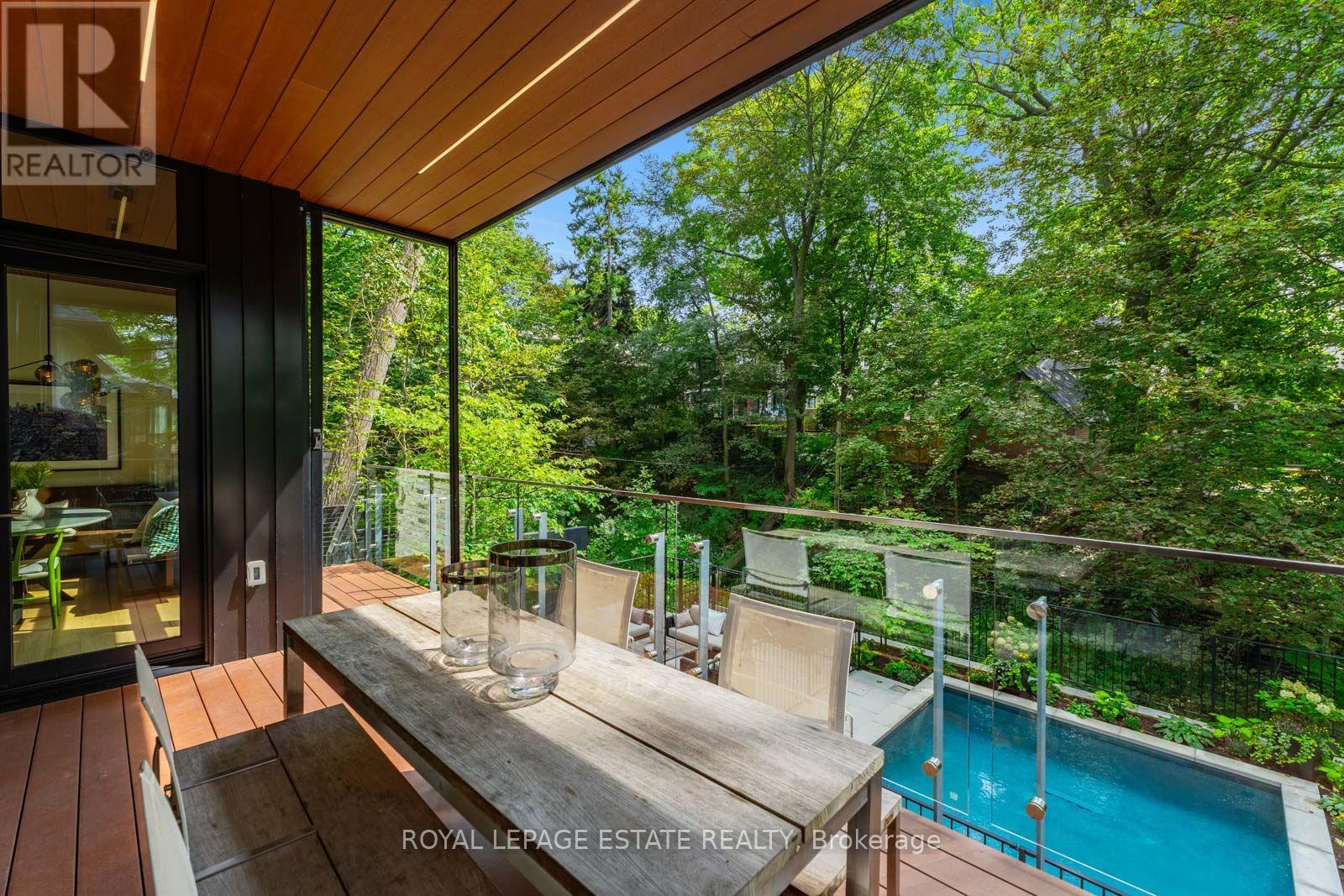 11 PINE CRESCENT - 24