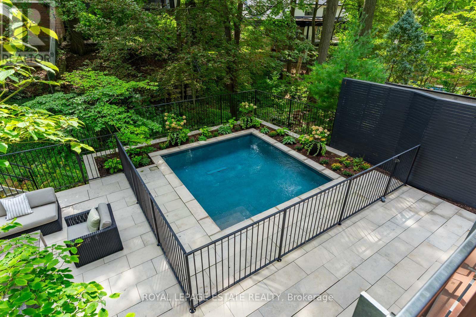11 PINE CRESCENT - 25