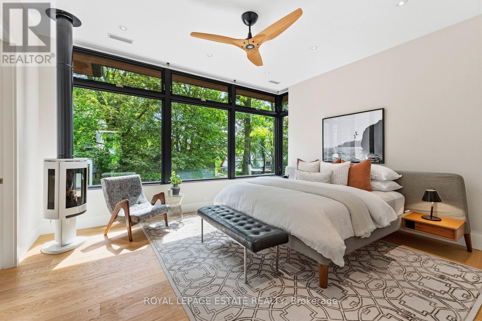 11 PINE CRESCENT - 27