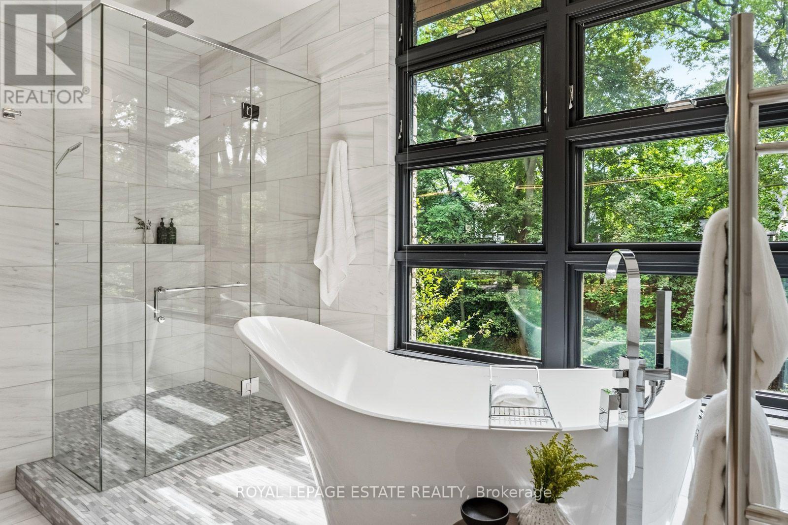 11 PINE CRESCENT - 29