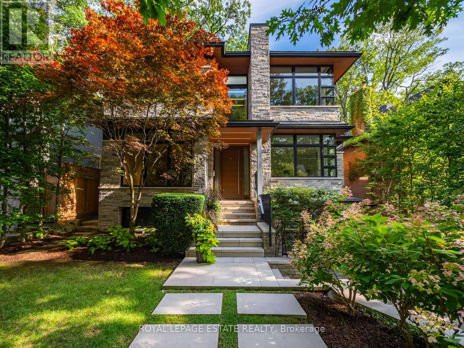 11 PINE CRESCENT - 3