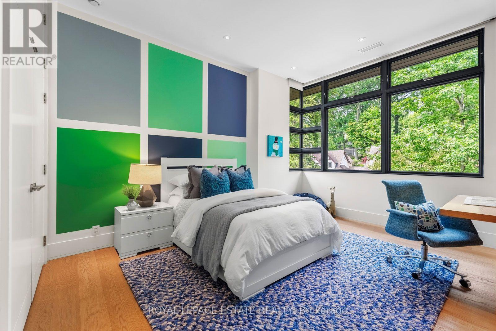 11 PINE CRESCENT - 33