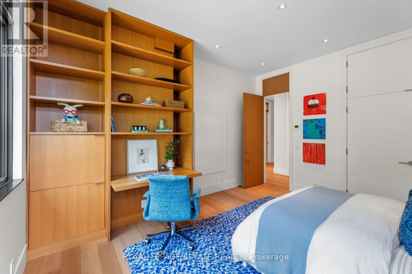 11 PINE CRESCENT - 34