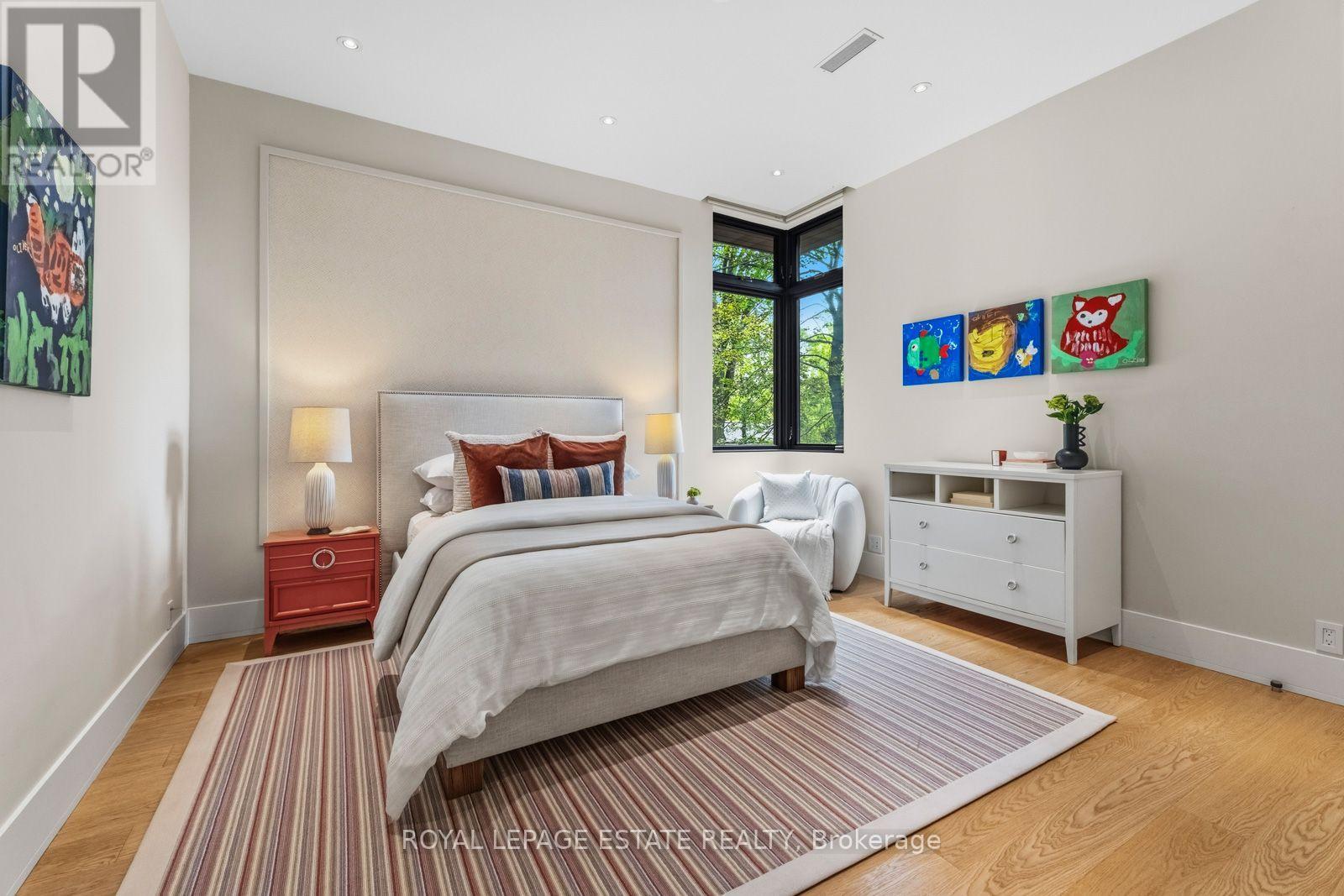 11 PINE CRESCENT - 35