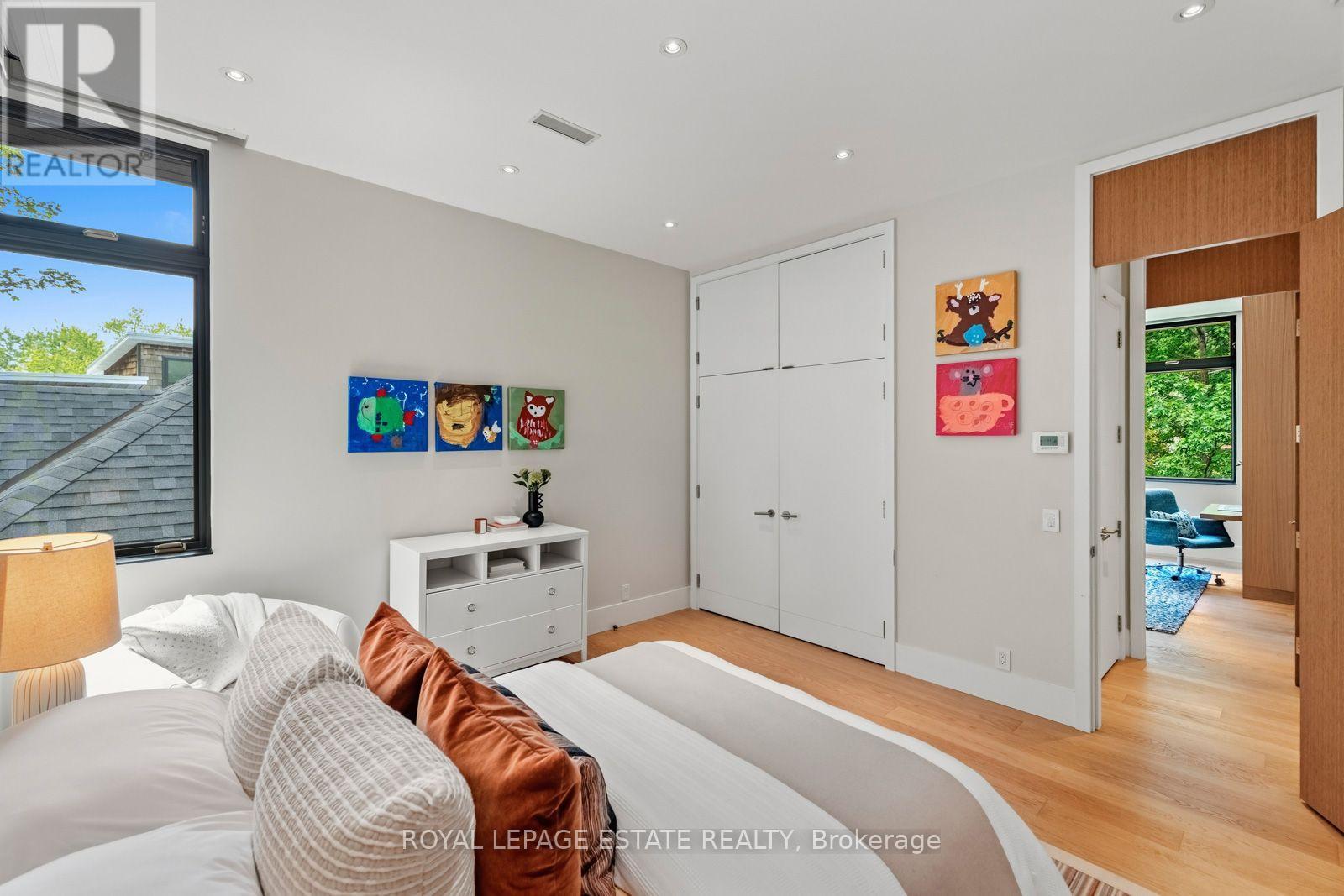 11 PINE CRESCENT - 36