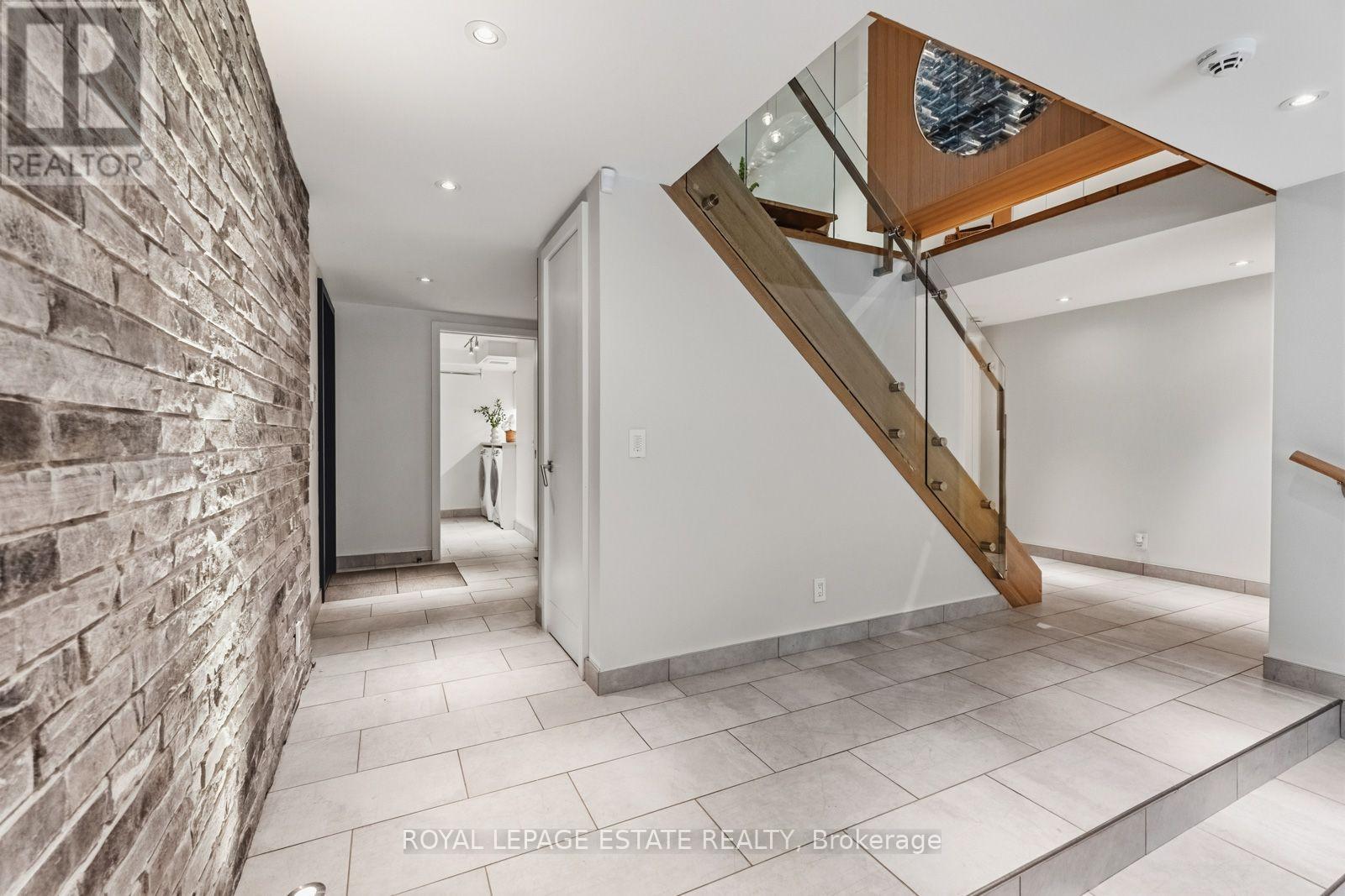 11 PINE CRESCENT - 37