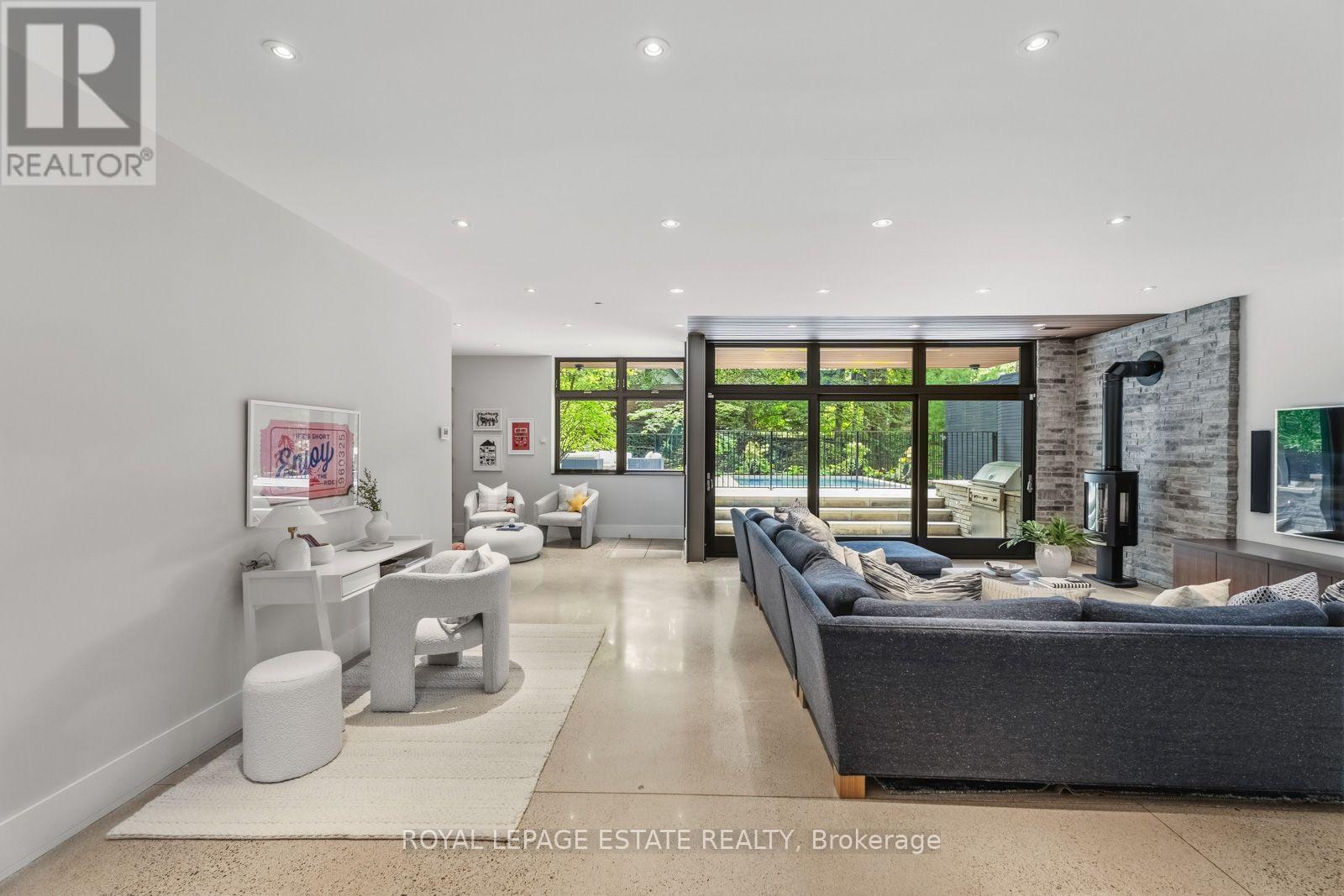 11 PINE CRESCENT - 38