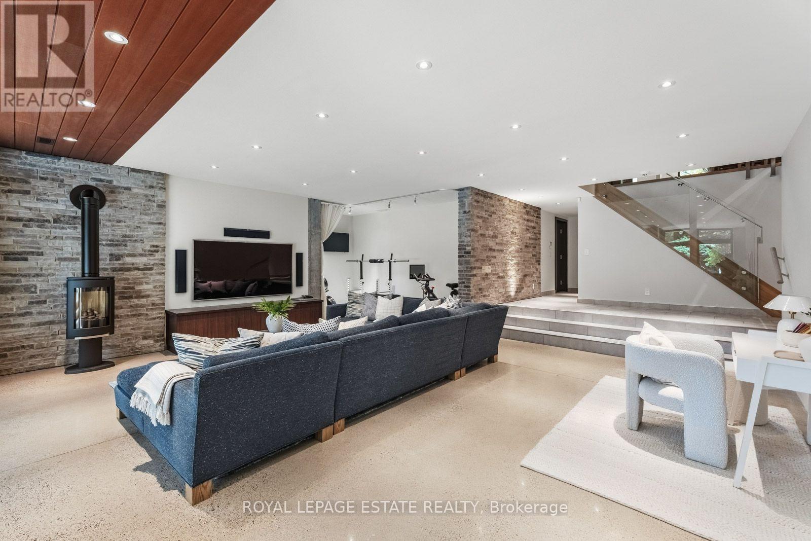 11 PINE CRESCENT - 39