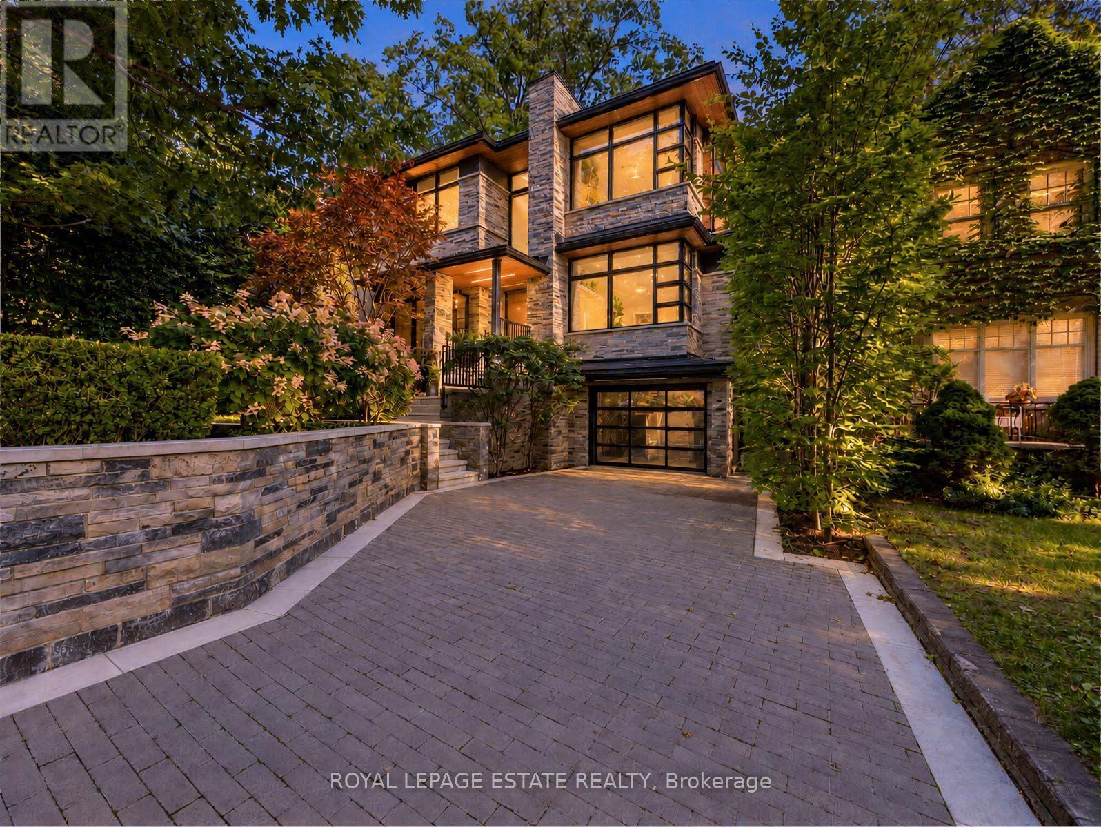 11 PINE CRESCENT - 4