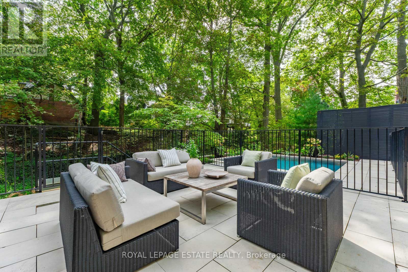 11 PINE CRESCENT - 46