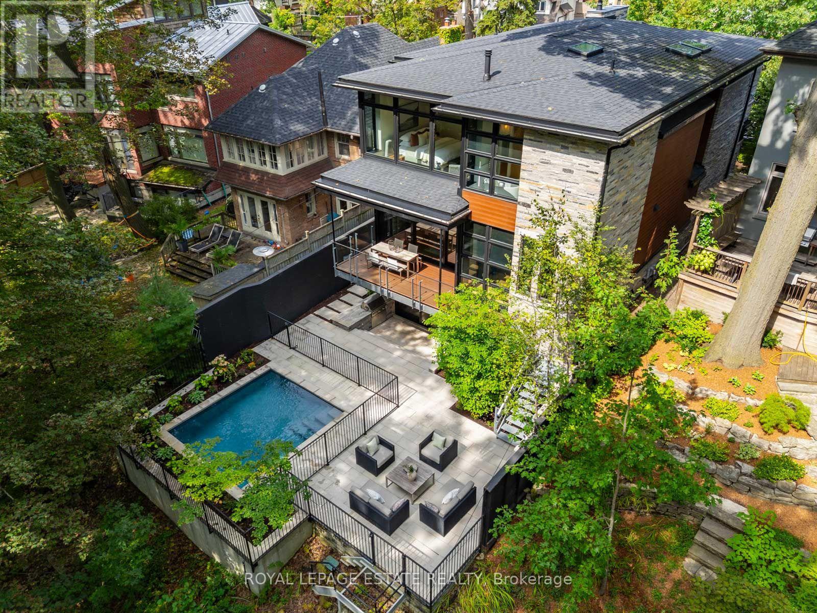11 PINE CRESCENT - 47