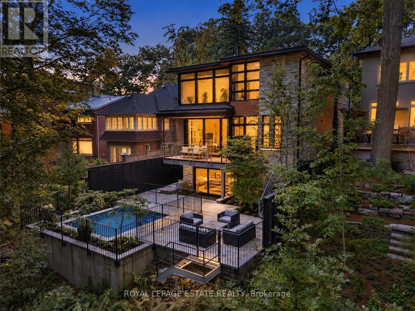11 PINE CRESCENT - 48