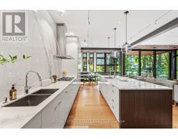 11 Pine Crescent, Toronto, ON M4E1L1 Photo 16