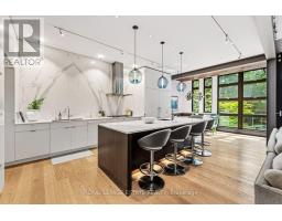11 Pine Crescent, Toronto, ON M4E1L1 Photo 17