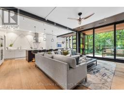 11 Pine Crescent, Toronto, ON M4E1L1 Photo 18