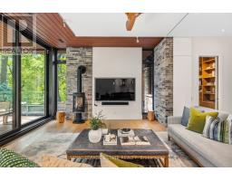 11 Pine Crescent, Toronto, ON M4E1L1 Photo 22