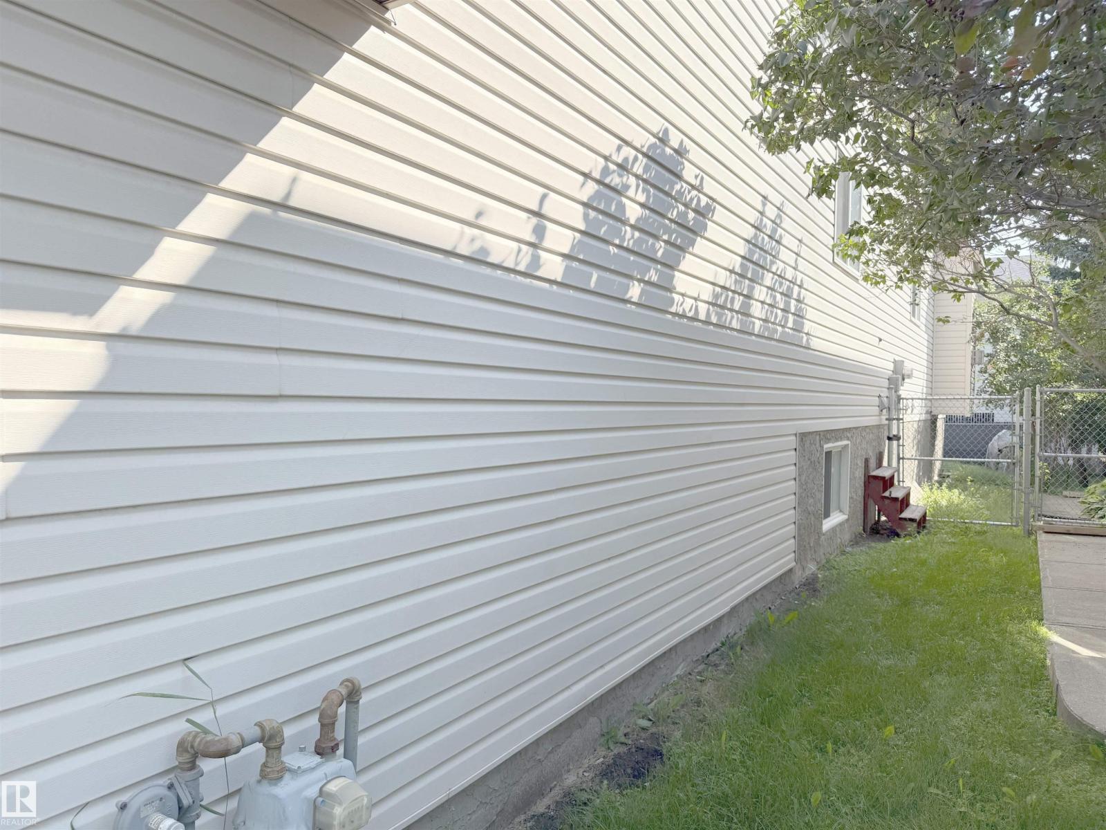 3799 21 ST NW - Image 36