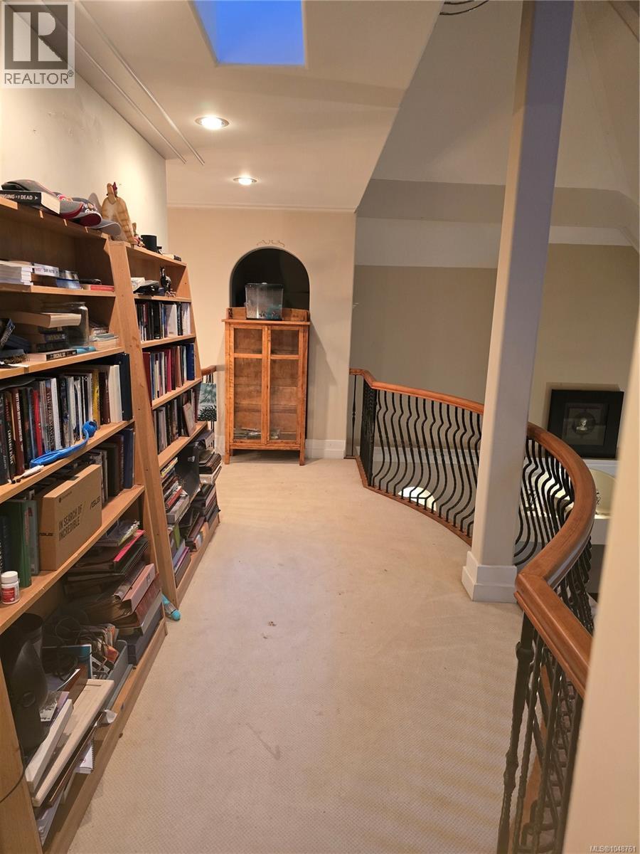870 Falkirk Ave - 52