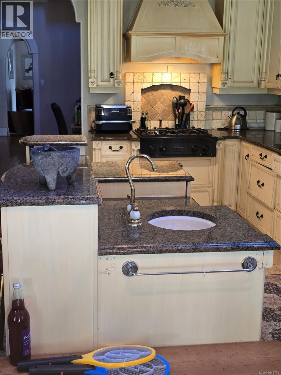 870 Falkirk Ave - 25