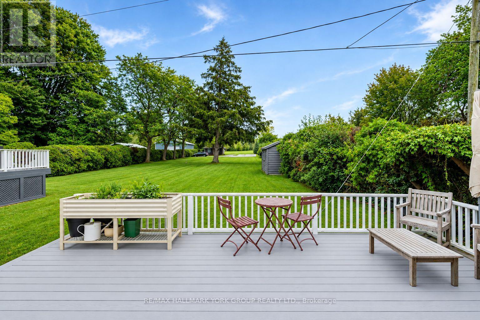 913 LAKE DRIVE N - 35