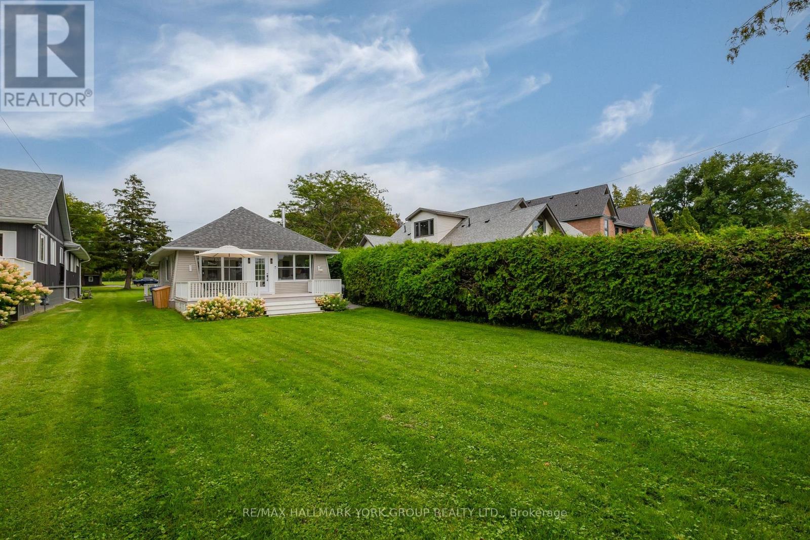 913 LAKE DRIVE N - 4