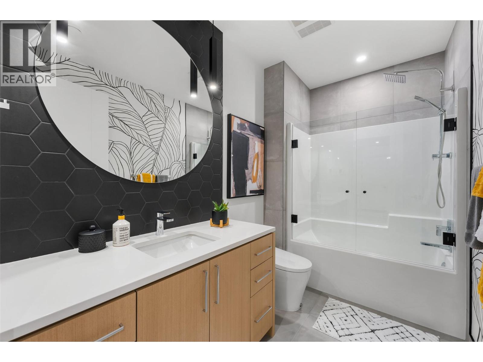 9857 Beacon Hill Drive, Lake Country - Image 1