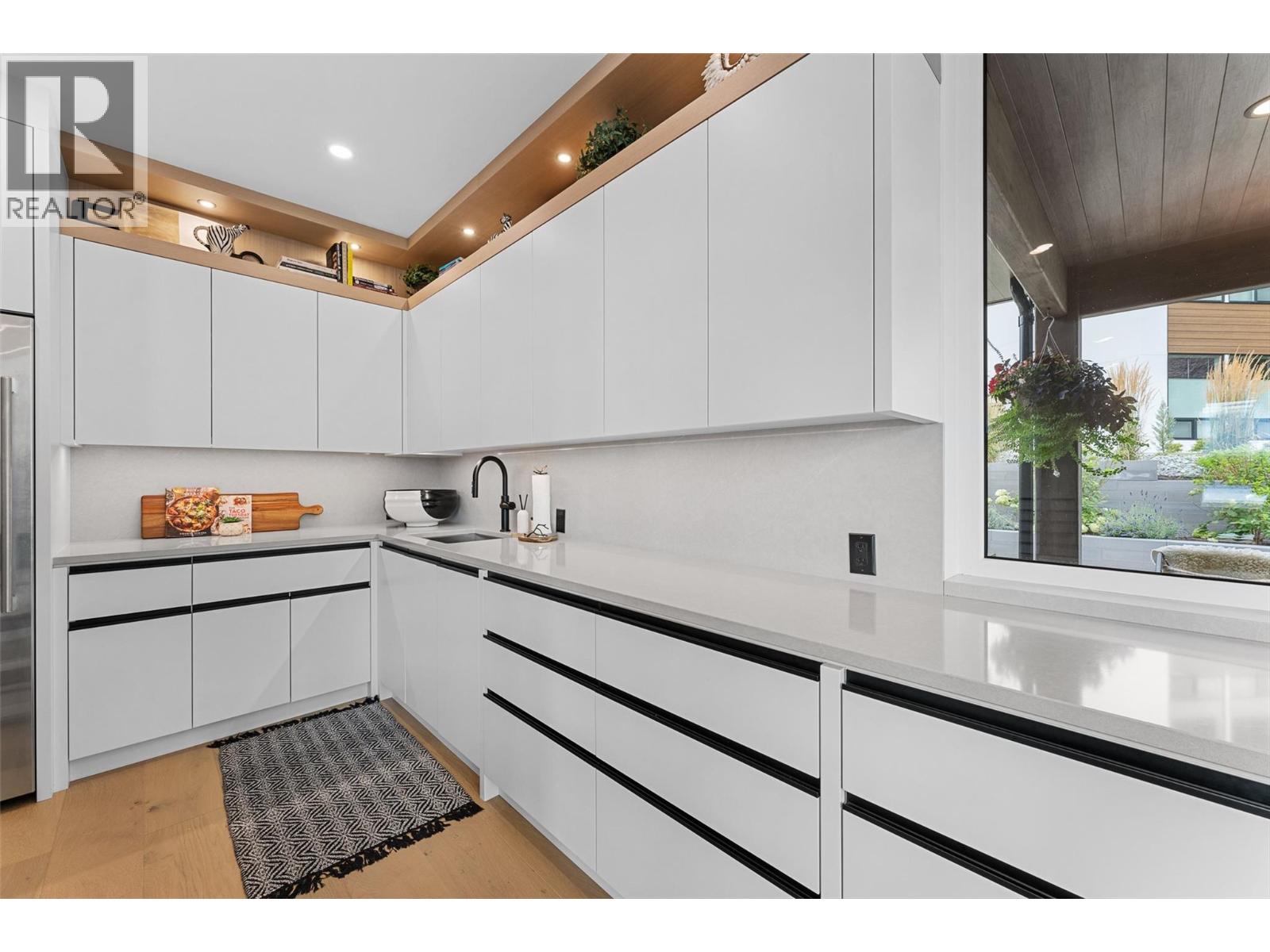 9857 Beacon Hill Drive, Lake Country - Image 1