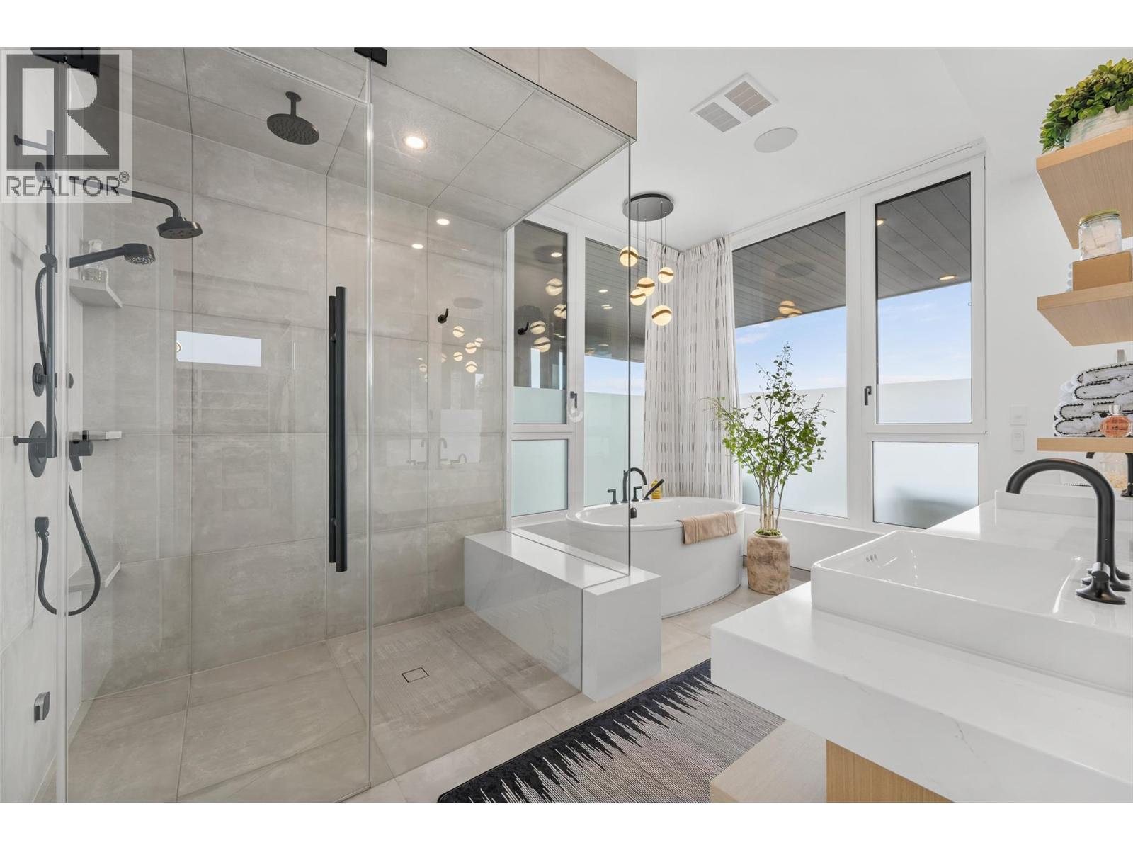 9857 Beacon Hill Drive, Lake Country - Image 1