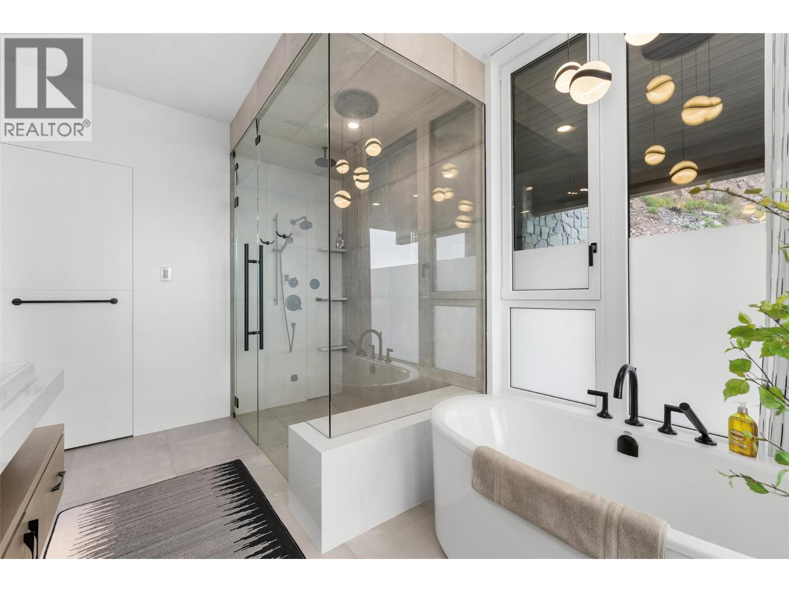 9857 Beacon Hill Drive, Lake Country - Image 1