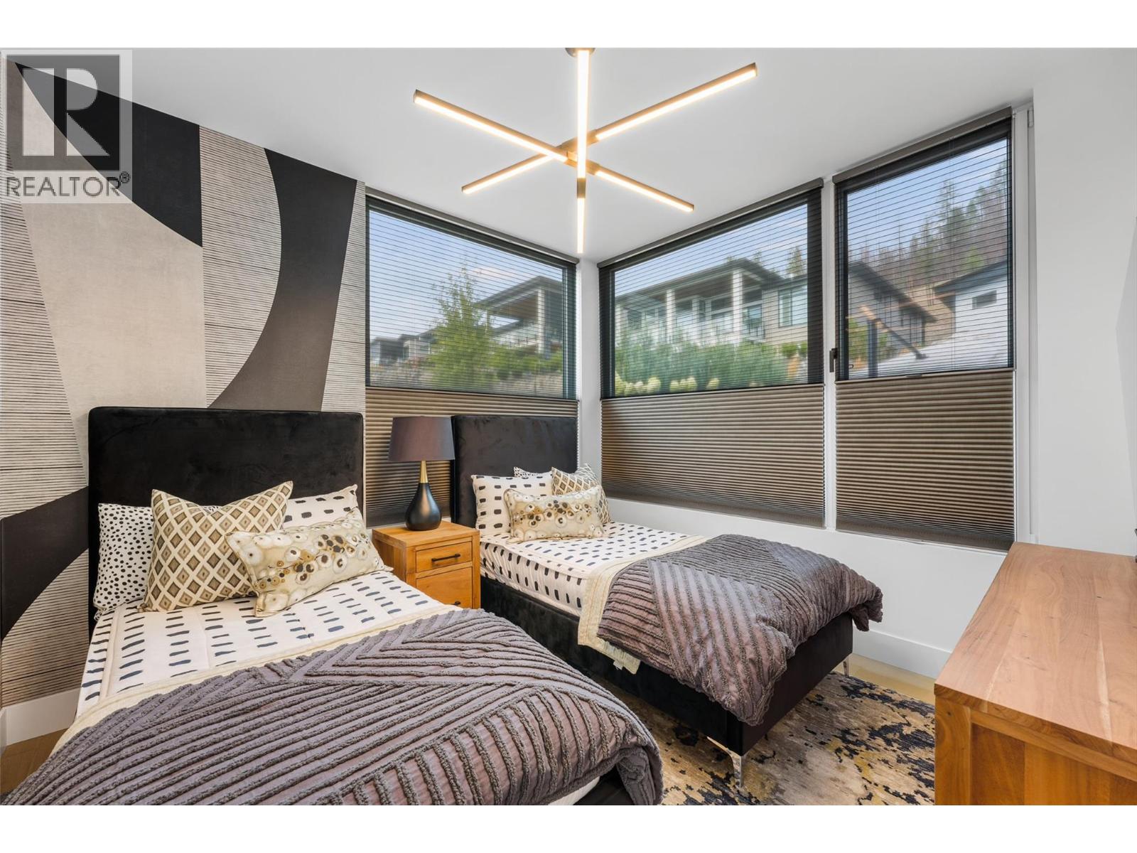 9857 Beacon Hill Drive, Lake Country - Image 1
