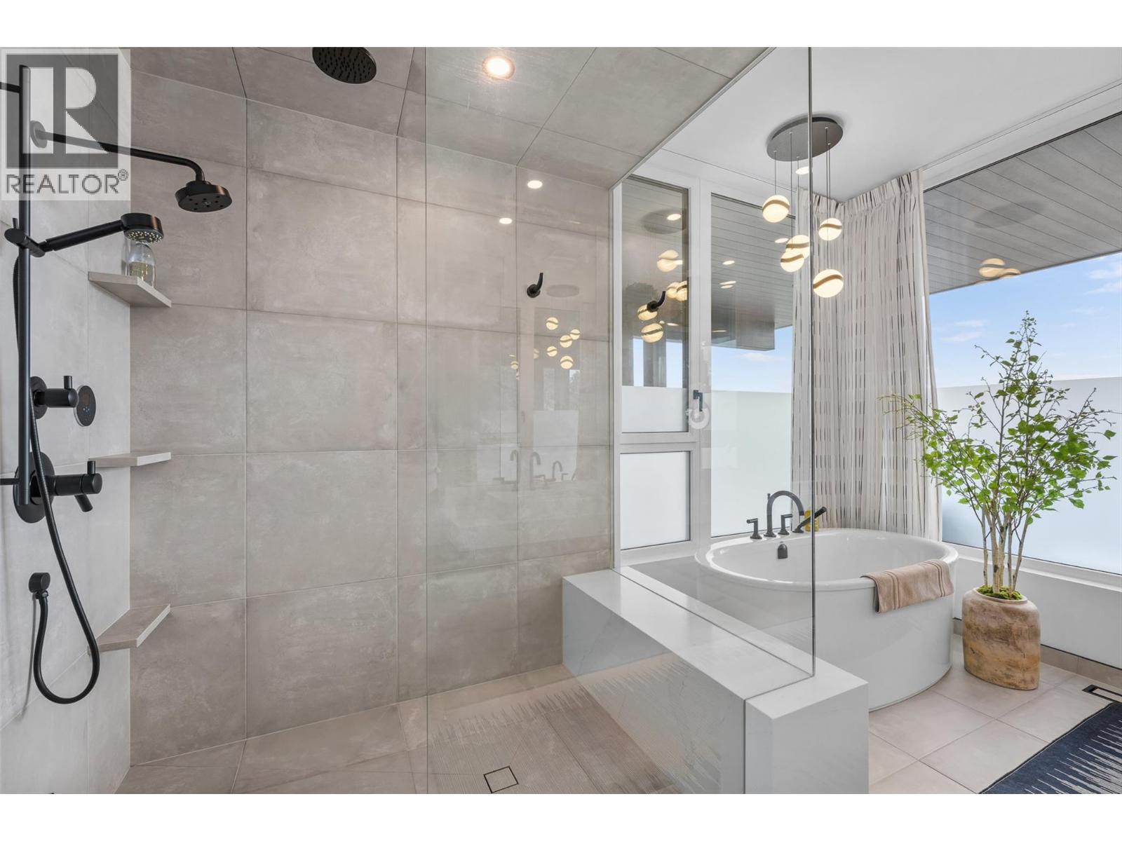 9857 Beacon Hill Drive, Lake Country - Image 1